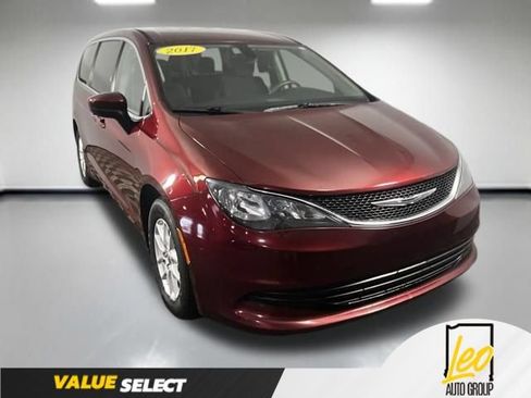 Used 2017 Chrysler Pacifica Touring FWD image 24