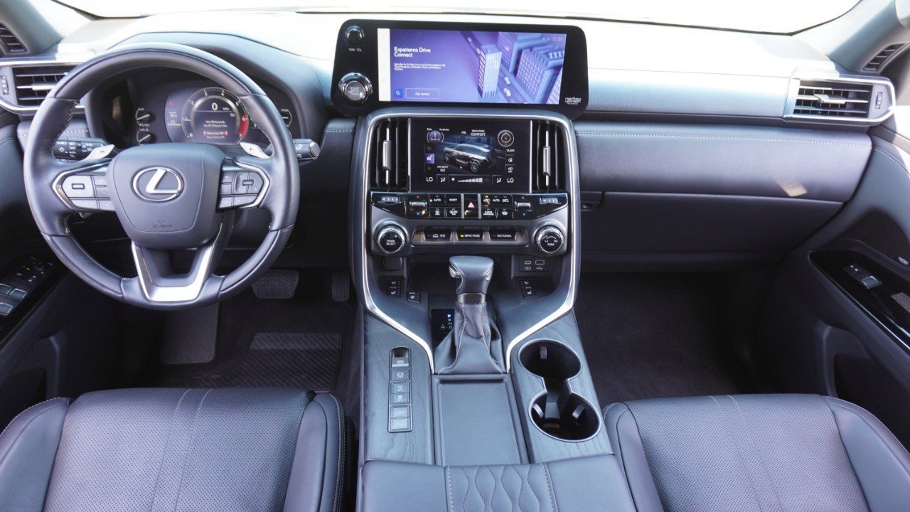 Used 2022 Lexus LX 600 4WD w/ Accessory Package (Z1) image 29