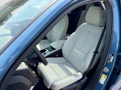 Certified 2024 Volvo XC40 B5 Core AWD/4WD image 16