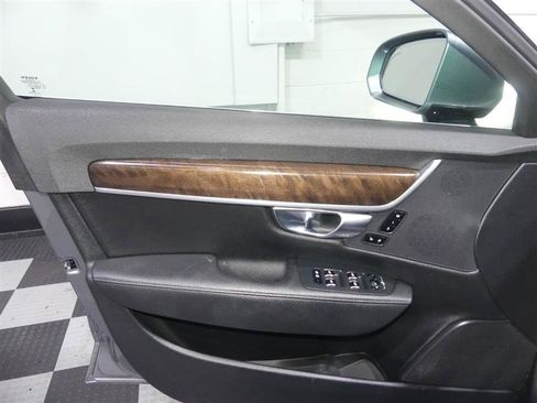 Used 2018 Volvo S90 T5 Momentum w/ Convenience Package AWD/4WD image 18
