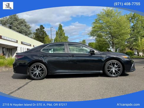 Used 2021 Toyota Camry SE FWD image 9
