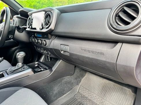 Used 2021 Toyota Tacoma TRD Off-Road AWD/4WD image 27