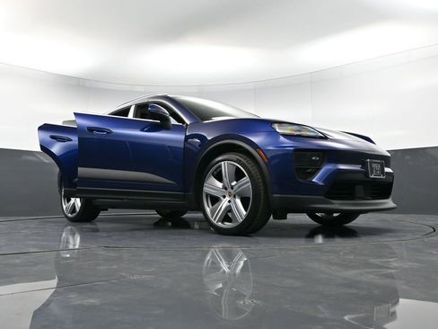 Certified 2024 Porsche Macan 4 Electric image 41