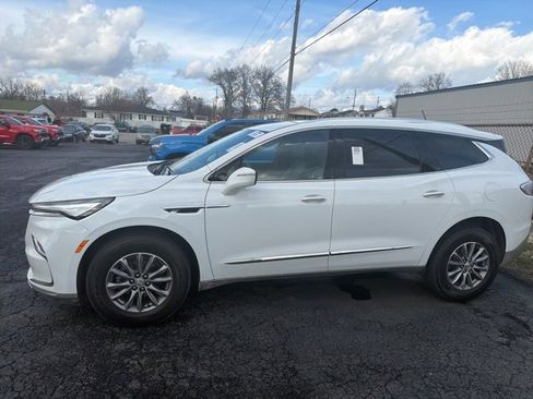 Used 2024 Buick Enclave Premium image 2