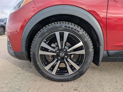 Used 2019 Nissan Kicks SV image 9