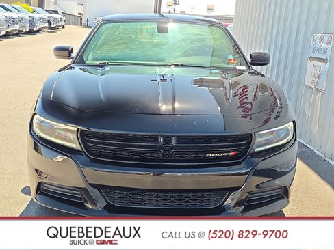 Used 2018 Dodge Charger SXT w/ Blacktop Package RWD image 2