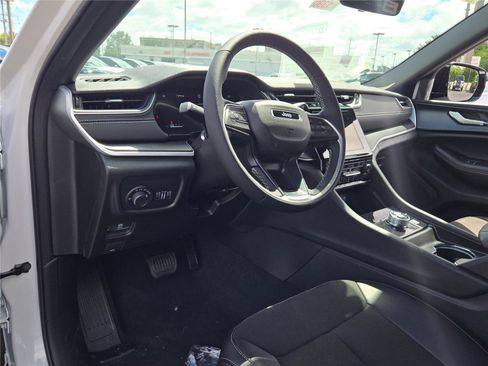 New 2025 Jeep Grand Cherokee Altitude image 25