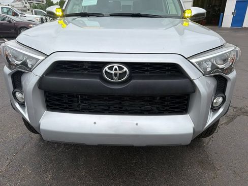 Used 2018 Toyota 4Runner SR5 AWD/4WD image 11