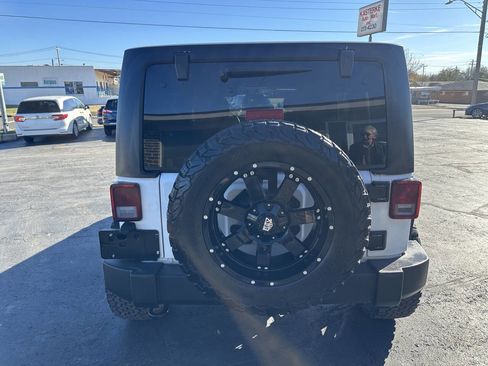 Used 2018 Jeep Wrangler Unlimited Sport w/ Connectivity Group image 9