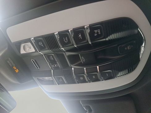 Used 2021 Porsche Macan image 27