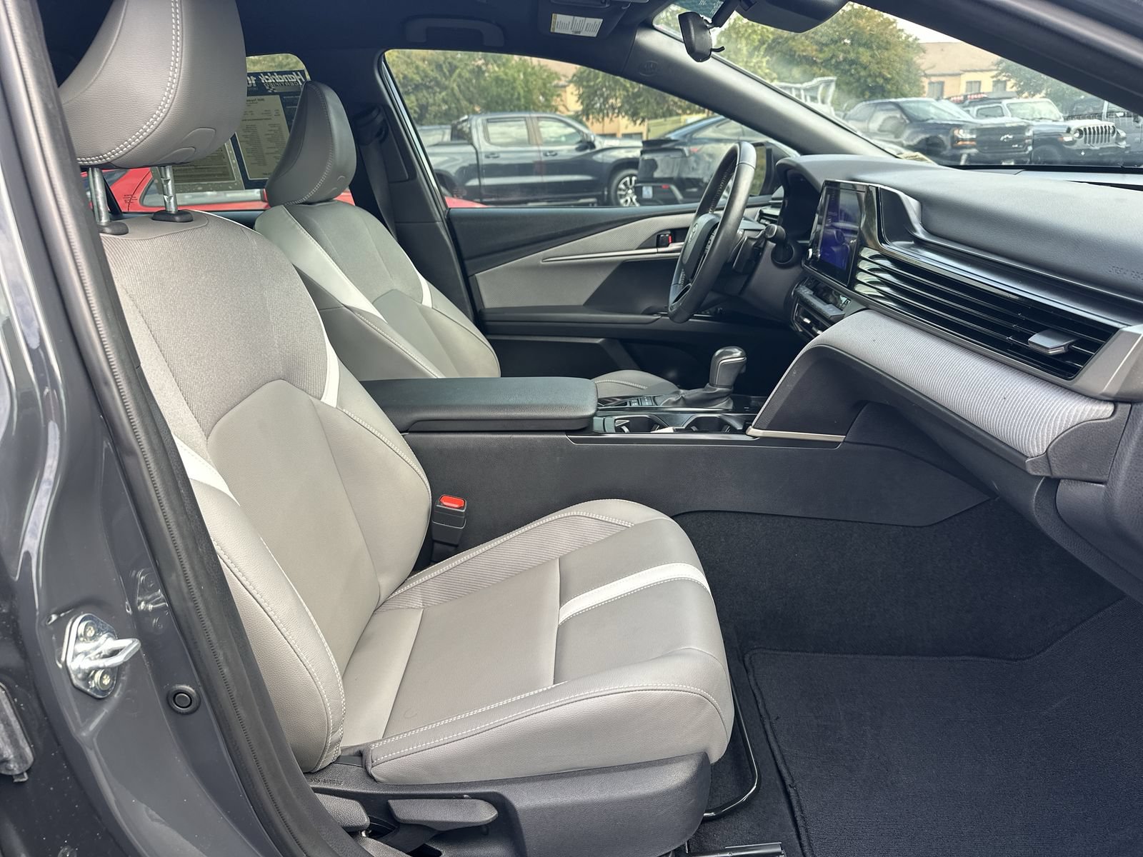 Used 2025 Toyota Camry SE FWD image 22