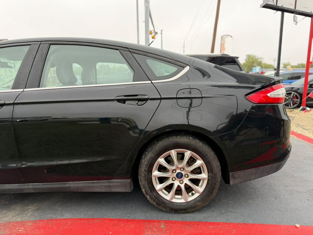 Used 2016 Ford Fusion S FWD image 4