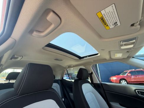 Used 2022 Hyundai Venue SEL FWD image 27