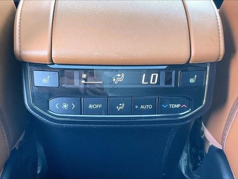 Used 2023 Toyota Highlander Platinum image 10