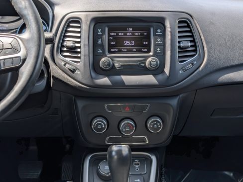 Used 2018 Jeep Compass Latitude image 14