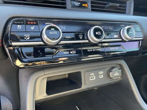 Certified 2025 Honda Pilot Black Edition image 22