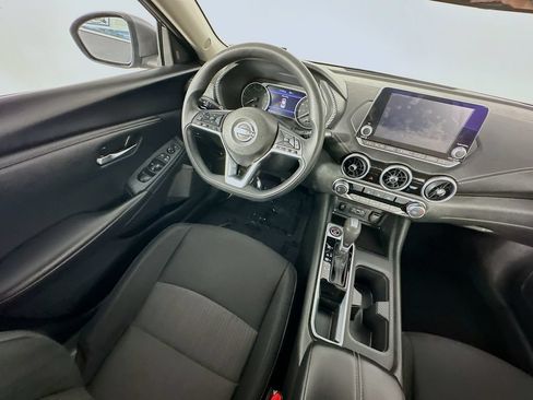 Used 2025 Nissan Sentra SV FWD image 9