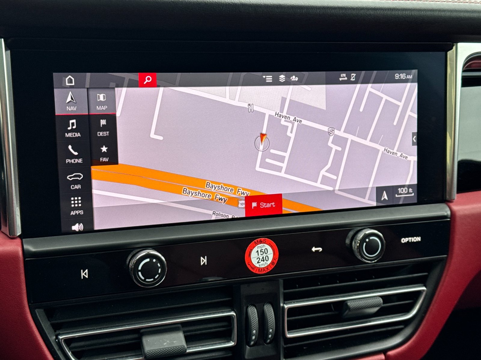 Certified 2025 Porsche Macan AWD/4WD image 23