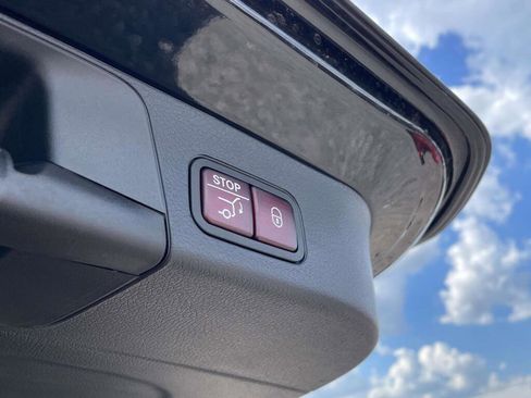 New 2026 Mercedes-Benz GLB 250 4MATIC image 17