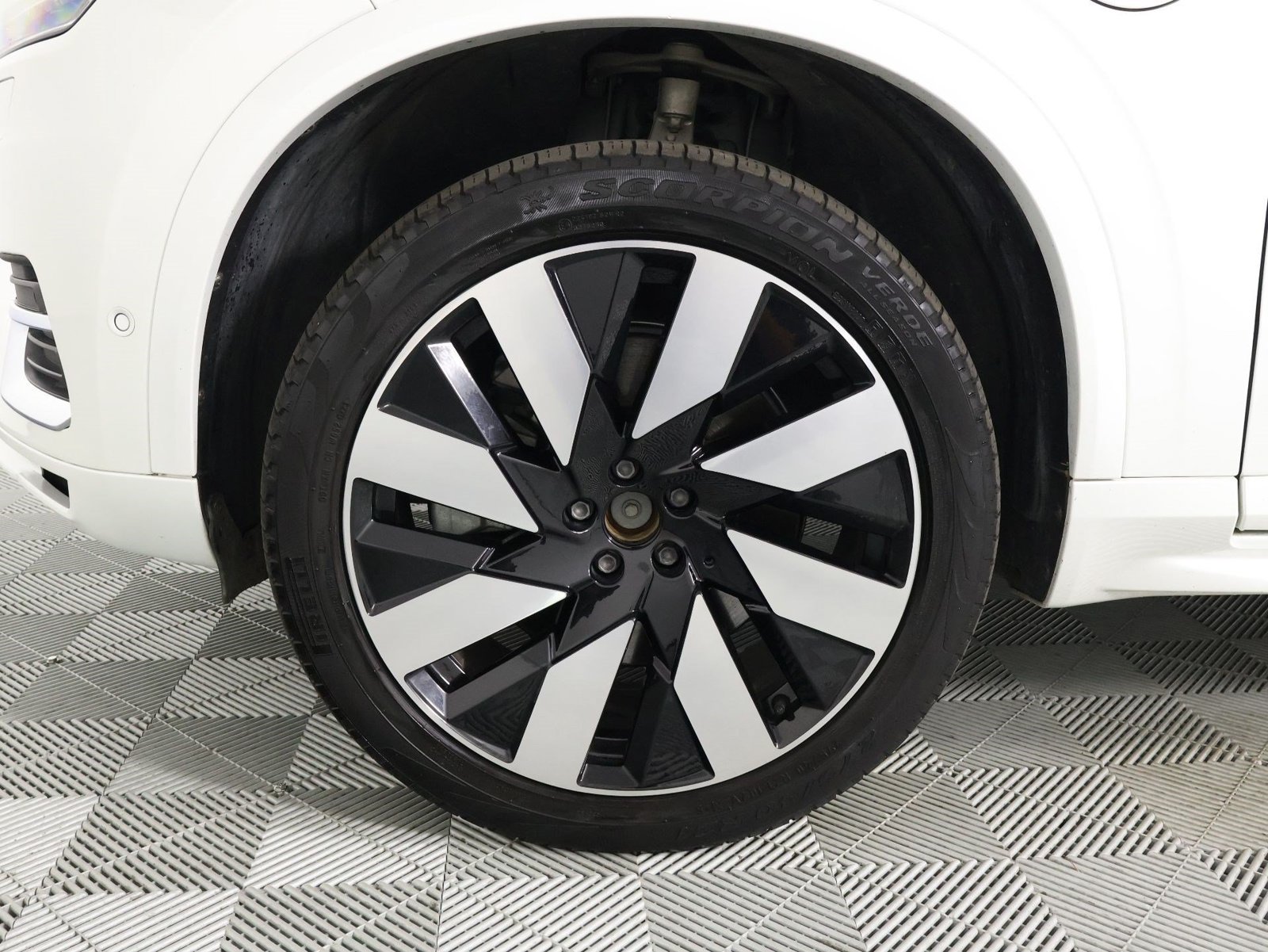 Certified 2023 Volvo XC90 T8 Ultimate AWD/4WD image 28