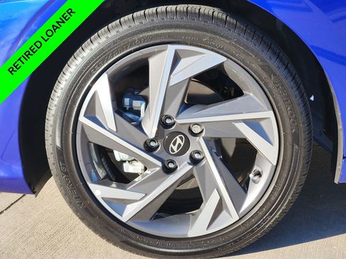 New 2025 Hyundai Elantra SEL image 8