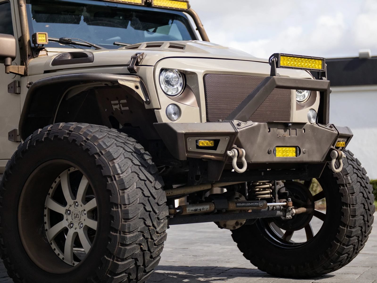 Used 2017 Jeep Wrangler Unlimited Sahara AWD/4WD image 2