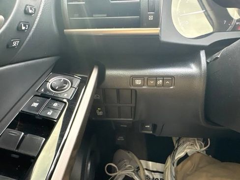Used 2018 Lexus IS 300 AWD w/ Comfort Package image 15