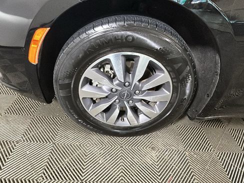 Used 2024 Chrysler Pacifica Limited FWD image 10