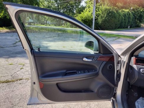 Used 2006 Chevrolet Impala LT image 2