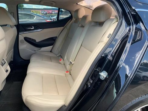 Used 2019 Nissan Maxima 3.5 SL w/ Floor Mat Group FWD image 10
