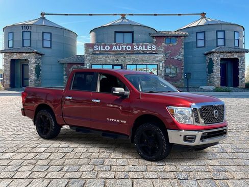 Used 2018 Nissan Titan SV w/ SV Convenience Package AWD/4WD image 7