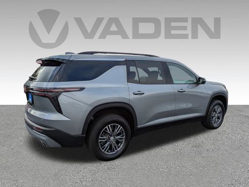 Used 2024 Chevrolet Traverse LT image 28