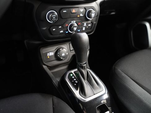 Used 2021 Jeep Renegade Latitude image 28
