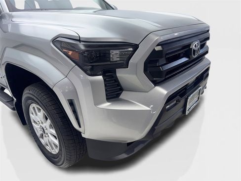 Used 2025 Toyota Tacoma SR5 image 17