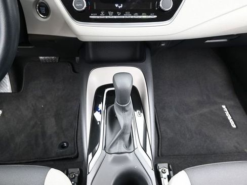 Used 2025 Toyota Corolla LE w/ Convenience Package image 7