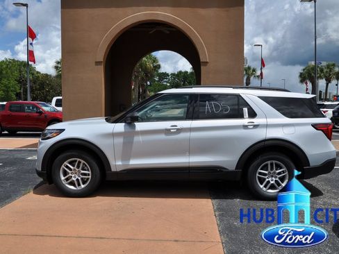 New 2026 Ford Explorer Active w/ Active Comfort Package RWD image 2