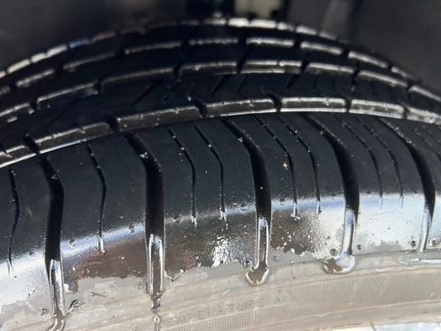 Used 2013 Ford Explorer XLT image 30