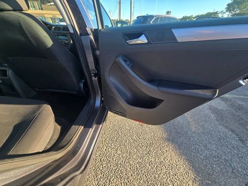 Used 2015 Volkswagen Jetta SE FWD image 34