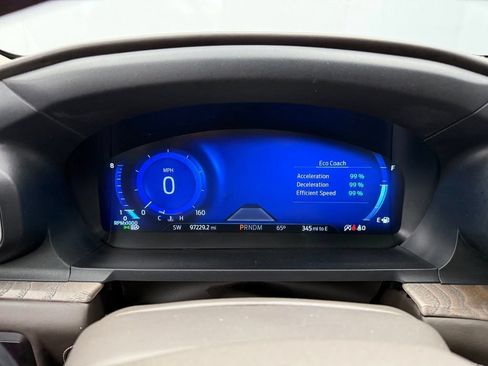Used 2020 Ford Explorer Platinum w/ Premium Technology Package AWD/4WD image 4