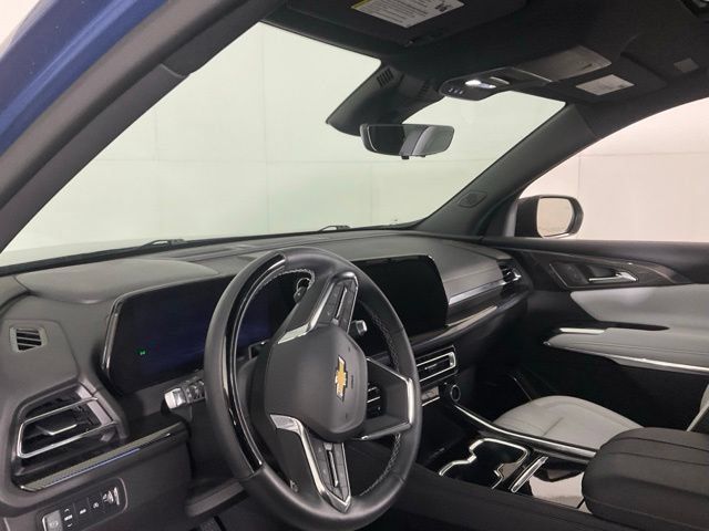 Used 2025 Chevrolet Traverse High Country AWD/4WD image 22