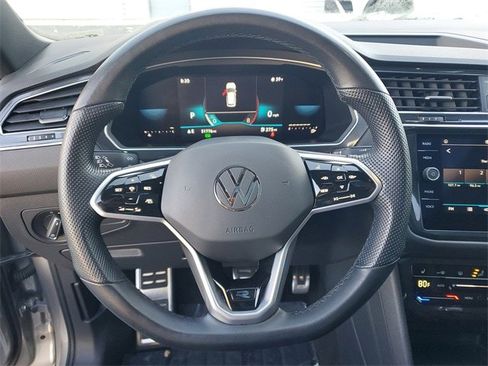 Certified 2022 Volkswagen Tiguan SE R-Line image 21