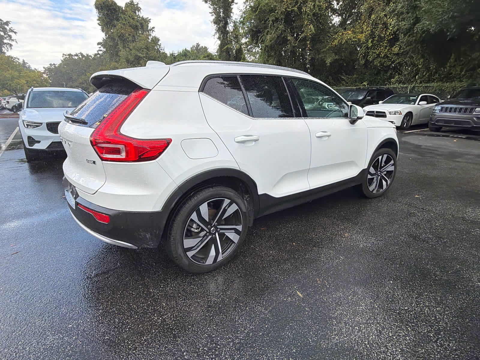 Certified 2024 Volvo XC40 B5 Plus AWD/4WD image 16