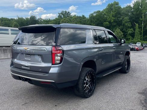 Used 2021 Chevrolet Suburban LT w/ LT Signature Plus Package AWD/4WD image 4