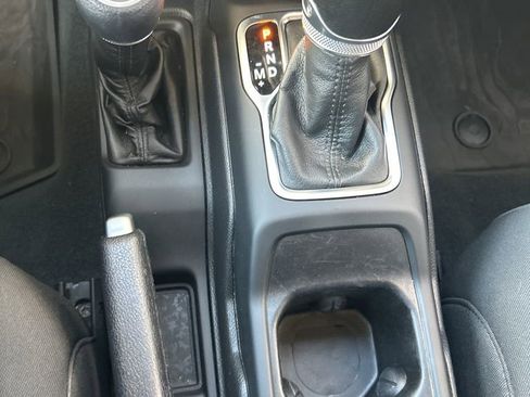 Used 2022 Jeep Wrangler Unlimited Sport image 20