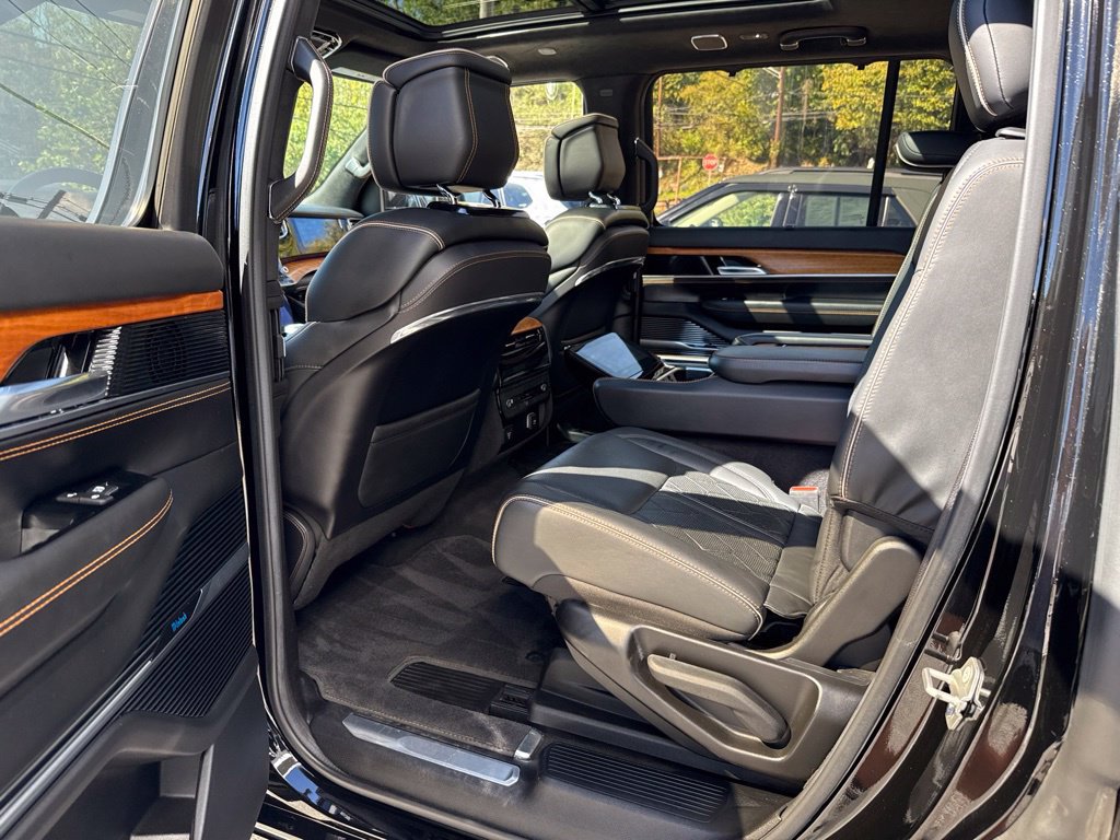 Used 2022 Jeep Grand Wagoneer Series III AWD/4WD image 21