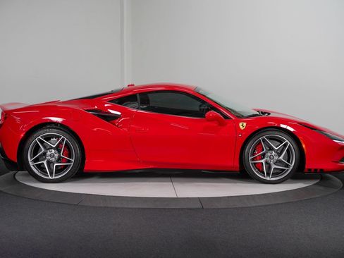 Used 2022 Ferrari F8 Tributo RWD image 9