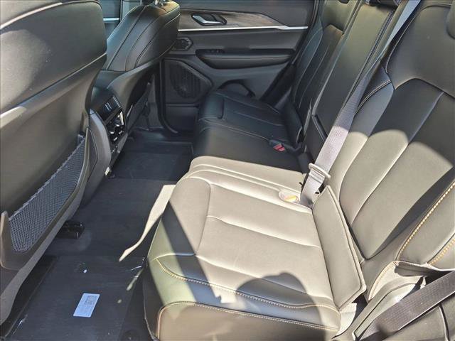 New 2026 Jeep Grand Cherokee Limited AWD/4WD image 15