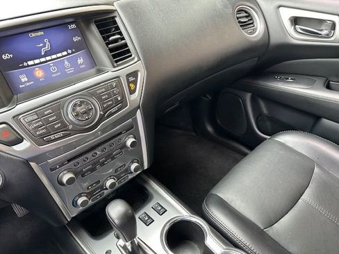 Used 2020 Nissan Pathfinder SL image 15