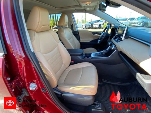 Certified 2021 Toyota RAV4 XLE Premium AWD/4WD image 17