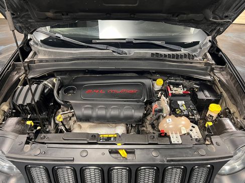 Used 2018 Jeep Renegade Sport w/ Power & Air Group image 18